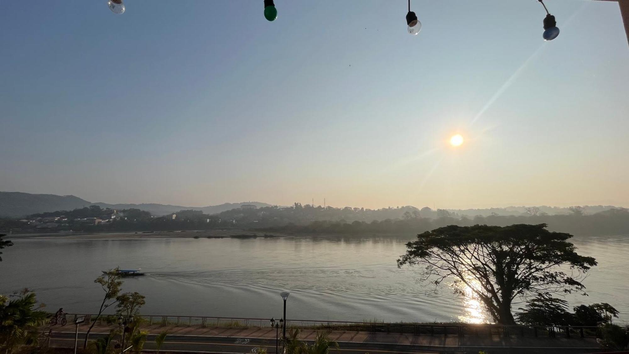 Day Waterfront Hotel Chiang Khong Exterior foto