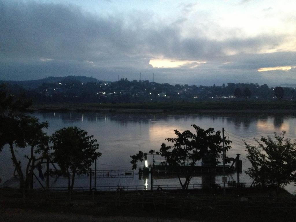 Day Waterfront Hotel Chiang Khong Exterior foto